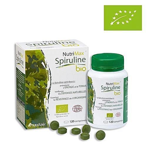 NutriMax Spiruline bio supplement packaging with green label and Spirulina tablets on a white background